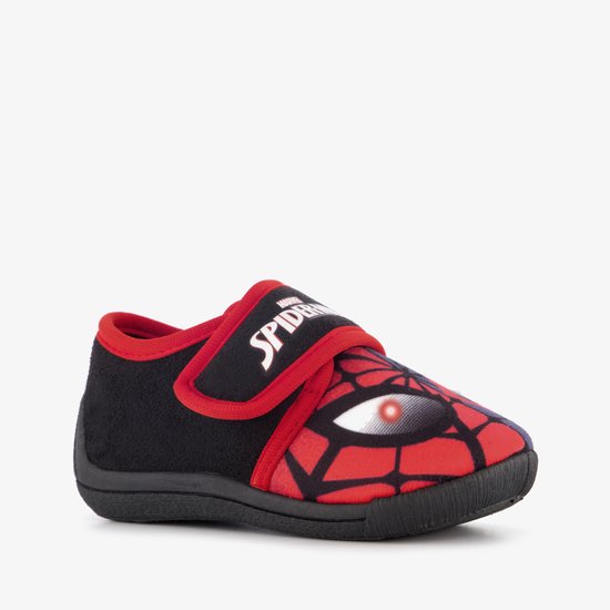 Zwarte pantoffel met rode Spider-Man print en klittenbandsluiting met "SPIDER-MAN" tekst.