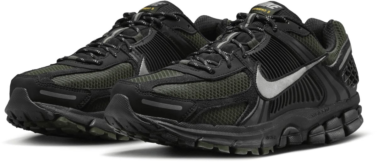 Nike Vomero Zoom 5 Sneakers Unisex Zwart