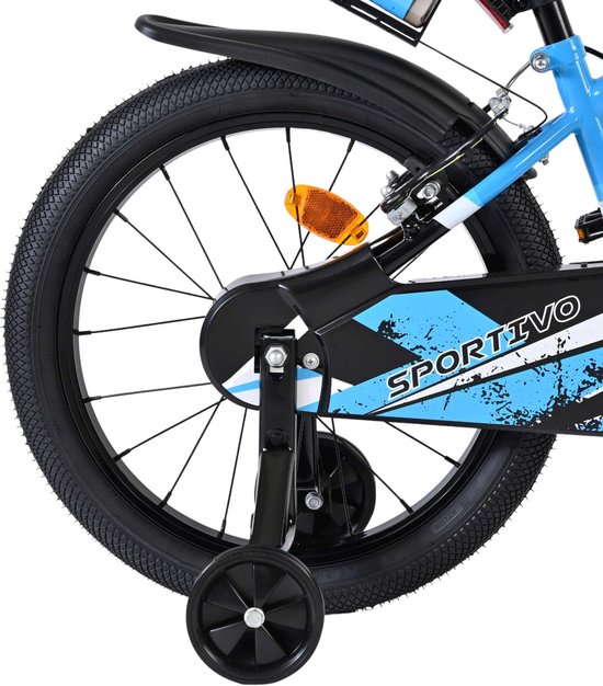 Zijwieltjes en een detail van de achterband van een blauwe kinderfiets met de tekst 'SPORTIVO'.