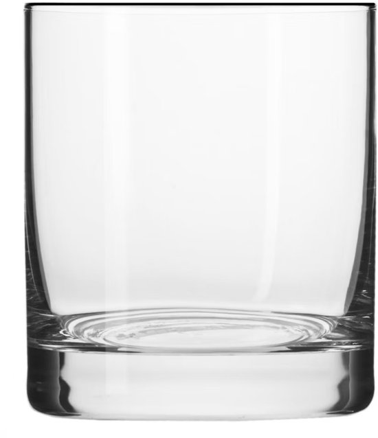 Een leeg, helder whiskyglas met een dikke bodem op een witte achtergrond.