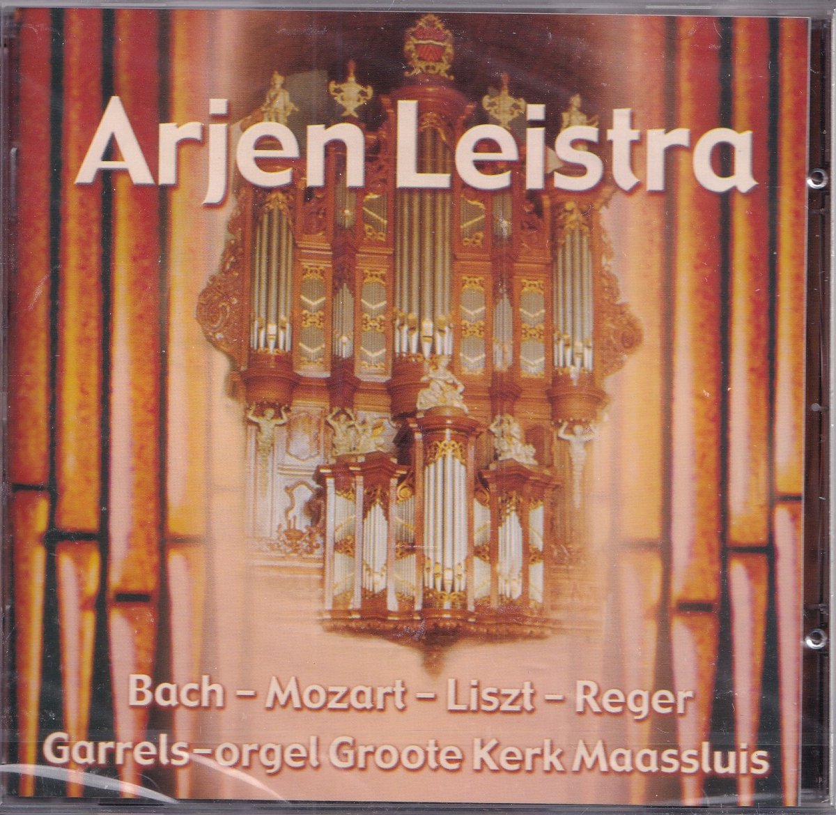 Arjen Leistra bespeelt het Garrels-orgel in de Groote Kerk te Maassluis