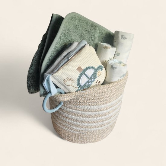 Kraammand met Pampers, Jollein badcape en auto knisperboekje – kraamcadeau — afbeelding 4
