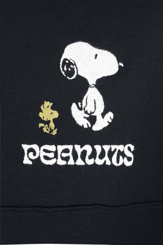 Zwart sweatshirt met een geborduurde witte Snoopy en gele Woodstock, met het woord PEANUTS.