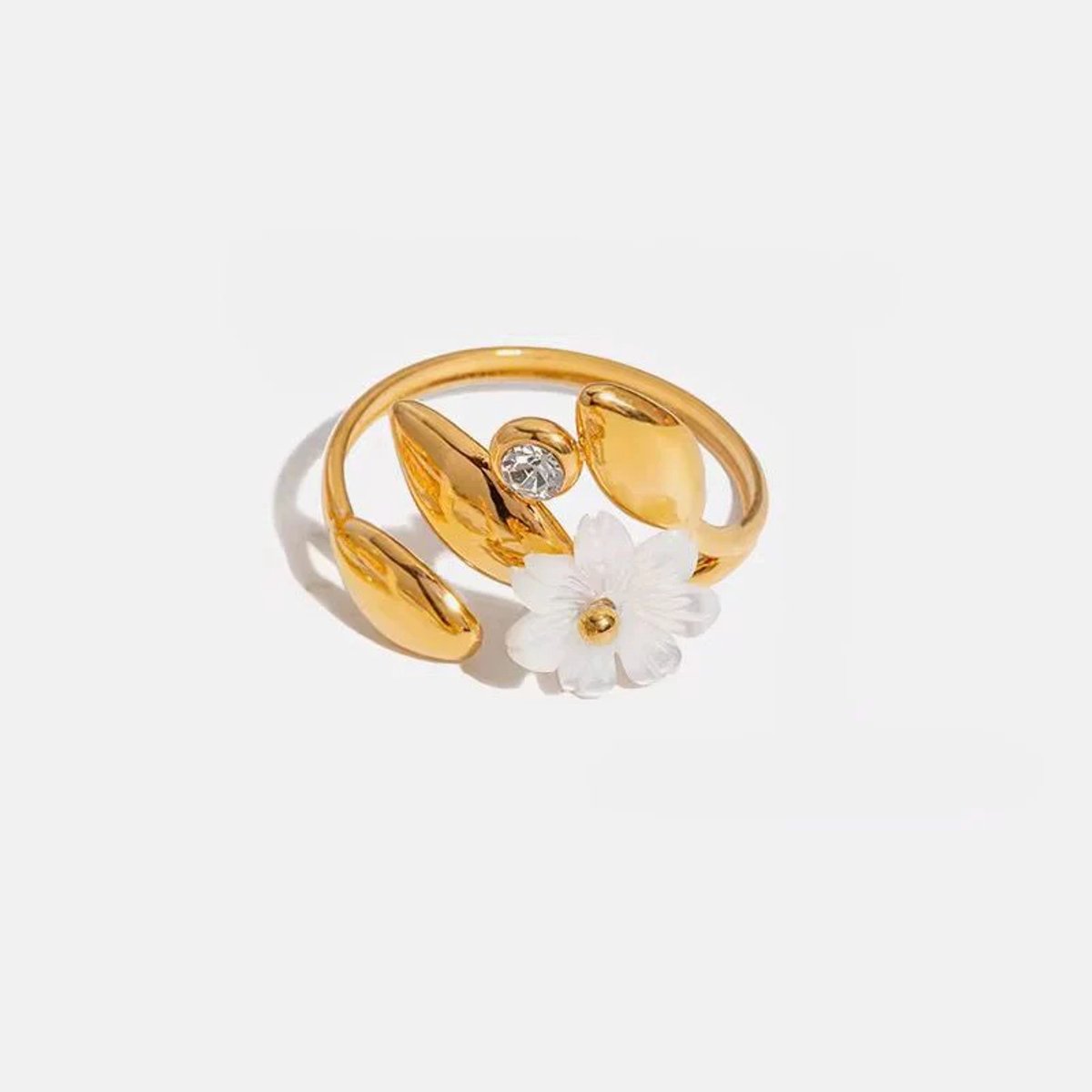 Cliste Couture Ellora Bloem Ring - Goud Kleurig - Dames Ring - Vrouwen Cadeau - Dames Sieraden - Verstelbaar