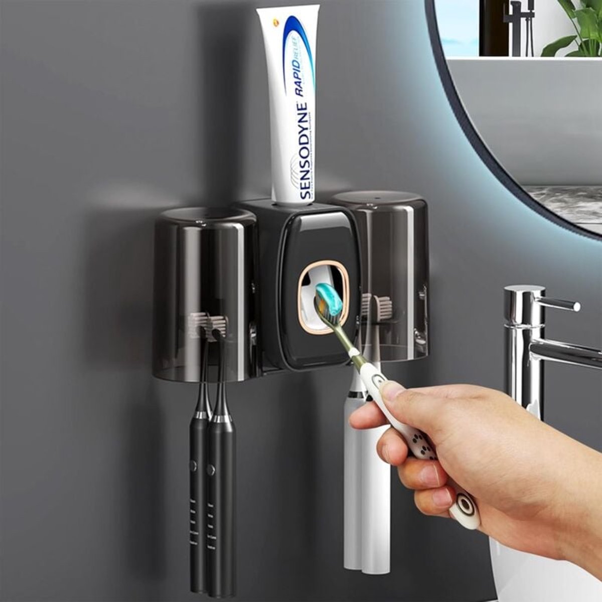 Tandenborstelhouder Elektrische tandenborstelhouder Wandmontage Automatische Tandpasta Dispenser Wandmontage Wandgemonteerde Zuig Plastic Tandenborstel Holding Plank met Stofdichte Cover (zwart)