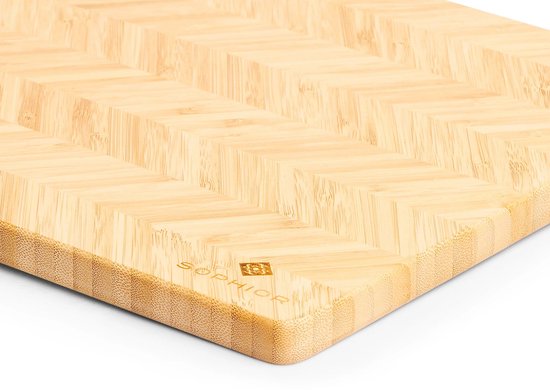 Planche à découper SOPHIOR en bois de Bamboe - Motif à chevrons - Planche à découper en bois pour la Cuisine - Bois de Bamboe 100 % durable certifié FSC - Accessoires BBQ - Planche à découper en bois - Planches à découper - 35 cm x 25 cm x 1,8 cm