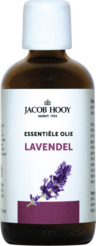 Bruine fles Jacob Hooy essentiële olie lavendel met label en paarse lavendelbloem.