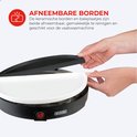 Afneembare borden, zwart met witte rand, worden eruit gehaald.