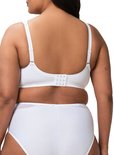 Achterkant van witte beha van Triumph, model met witte broek.