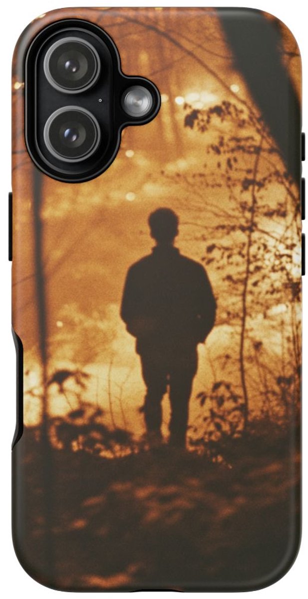 Silhouet van Man in Nachtelijk Bos – Telefoonhoesje Geschikt voor iPhone 17