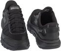 Zwarte Skechers heren sneakers, van voren en achteren gezien. Met veters en een dikke zool.