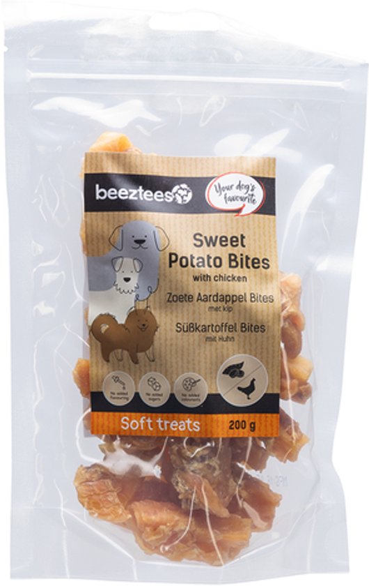 Zak met Beeztees Zoete Aardappel Bites met Kip, met losse bites zichtbaar.