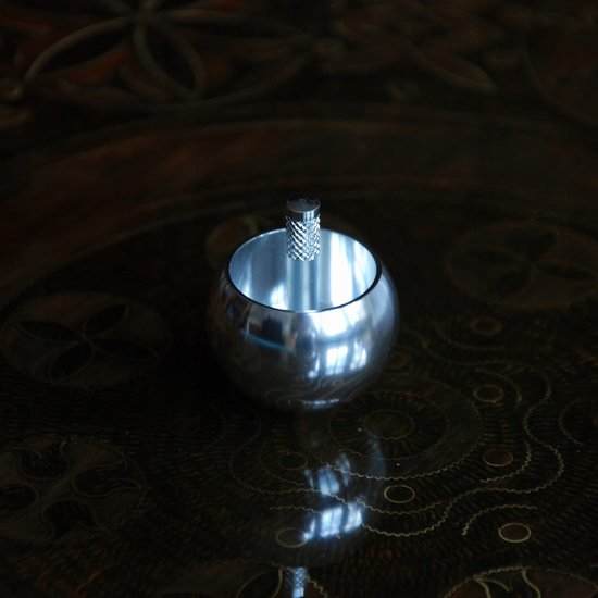 Lena 52248 De Kleine Prinz bromtol, diameter 19 cm, metalen tol, vliegtol van plaatstaal, klassieke pomptol, metalen tol met punt, speelgoedtol voor kinderen vanaf 18 maanden, medium Lena 52248 De Kleine Prinz bromtol, diameter 19 cm, metalen tol, vliegtol van plaatstaal, klassieke pomptol, metalen tol met punt, speelgoedtol voor kinderen vanaf 18 maanden, medium