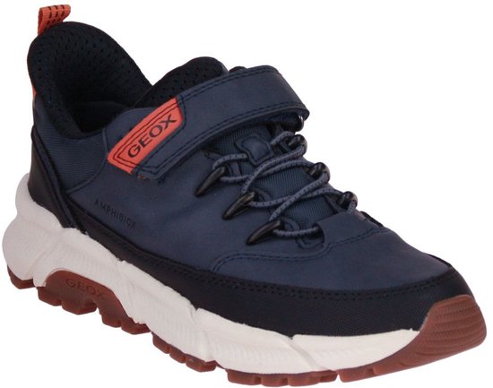 Blauwe Geox Amphibiox sneaker met oranje en zwarte details, veters en klittenband.
