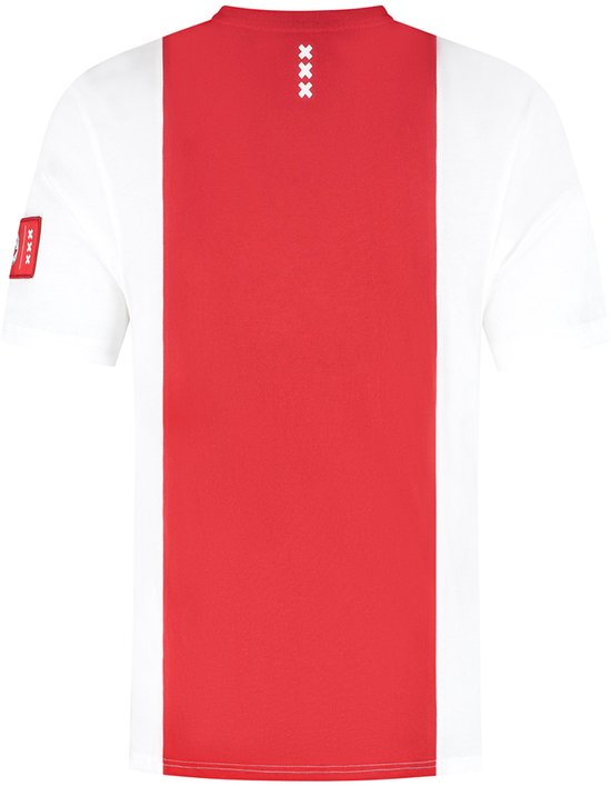Achterkant van wit T-shirt met rode baan middenop.