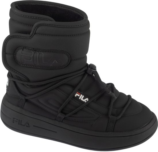 Zwarte Fila snowboot met vetersluiting, Fila logo op de zijkant en een dikke zool.