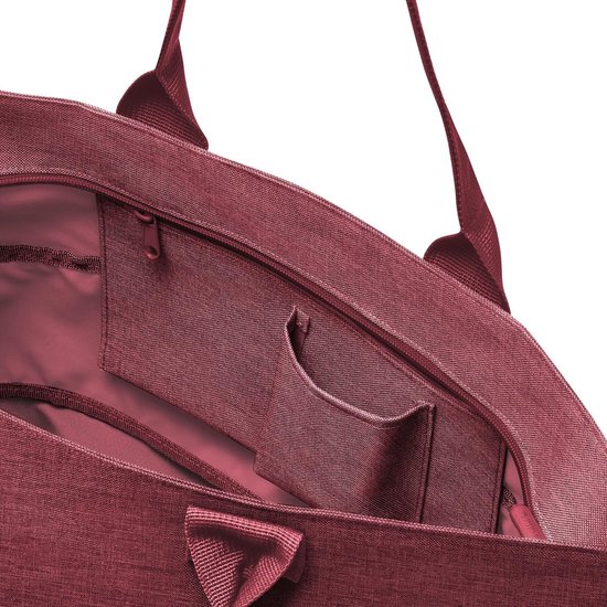 Bordeauxrode shopper vanbinnen met open vakjes en ritssluiting.