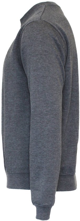 Charcoal Donnay fleece trui met ronde hals en logo op de linkerborst, zijaanzicht.