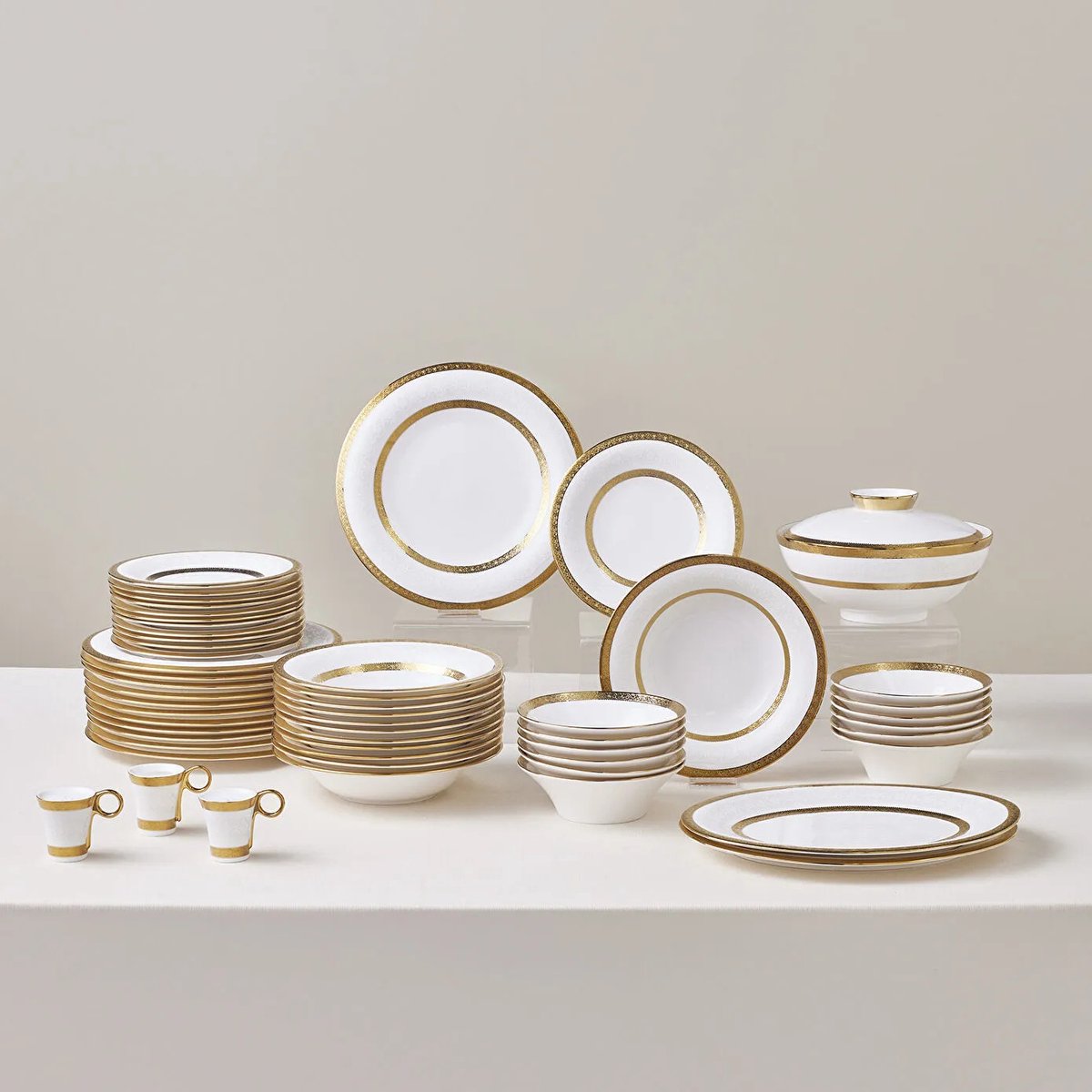 Karaca Royal Bone Victoria - 55-delige Serviesset – 12 Personen – Bone Porselein – Goud – Luxe Servies