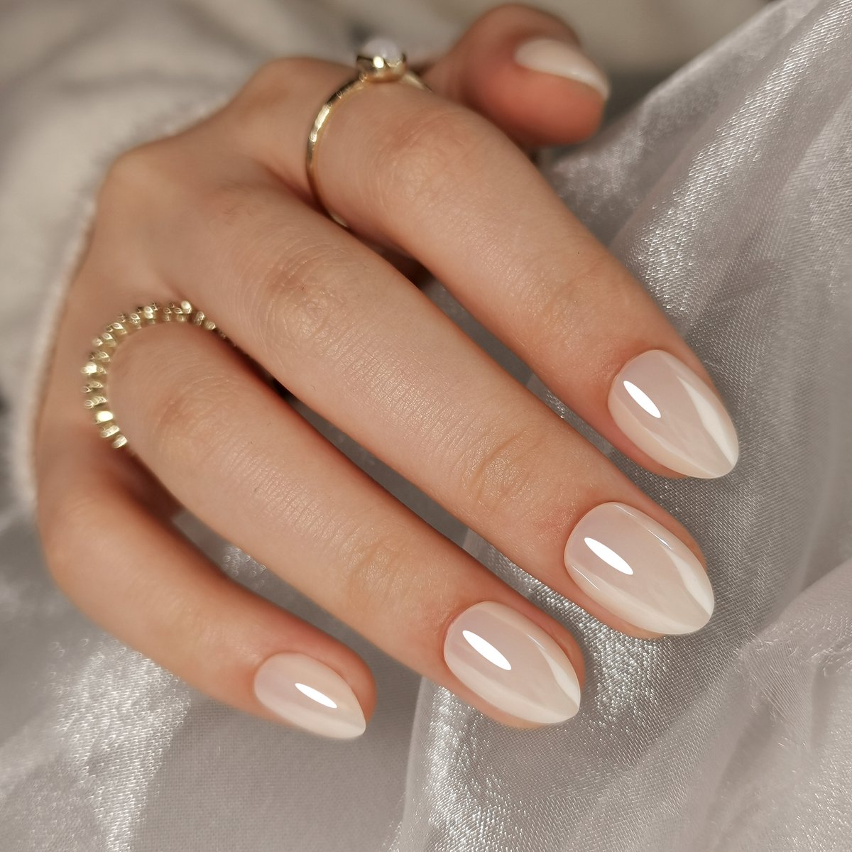 BIMA Nails - Soft Gel Press-On nagels - Extra Short Almond - Plaknagels met lijm - Herbruikbare nepnagels met lijmstickers/sticky tabs - Nude Ivory Glaze - Soft Shell - 32 stuks (16 maten)