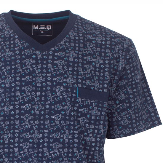 Donkerblauw T-shirt met v-hals en geometrisch patroon in blauw en grijs. Een borstzakje met teal bies.