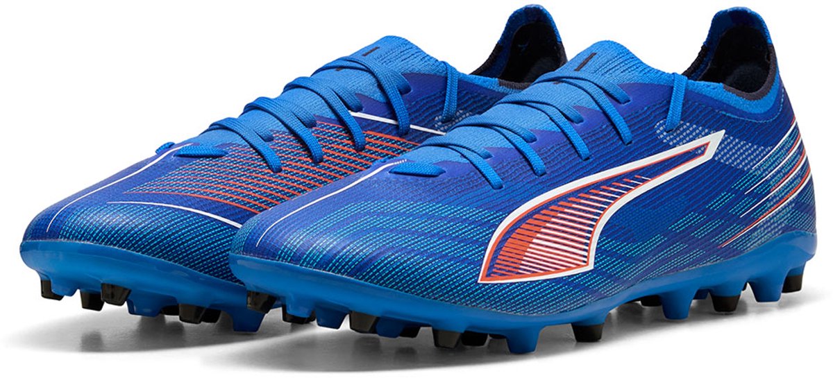 Puma Ultra 6 Match Mg voetbalschoenen in blauw, EU 43, met technisch mesh bovenwerk en lichtgewicht steunframe.