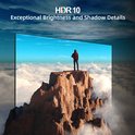 CHIQ TV met HDR 10. Een persoon staat op een rots in de wolken.