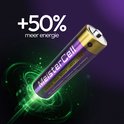 Een MeisterCell AAA-batterij die uit een gloeiende groene energiebaan komt, met de tekst '+50% meer energie'.