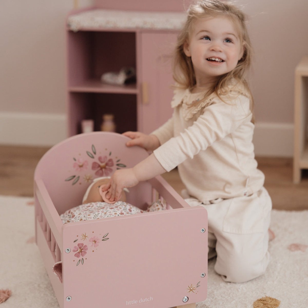Little Dutch Poppenbed – Soft Flowers – Roze Hout — afbeelding 5