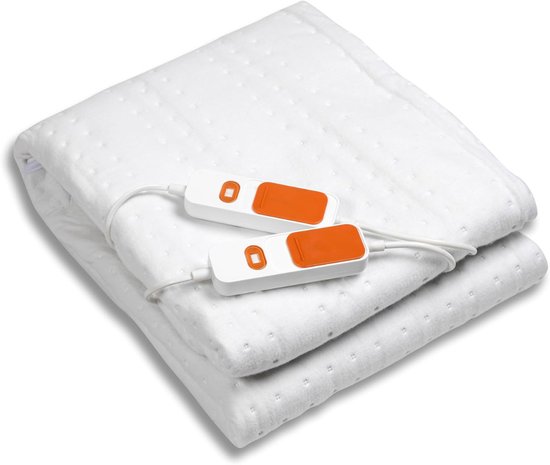 Gevouwen witte elektrische deken met stippenpatroon, met twee witte bedieningselementen met oranje knoppen.