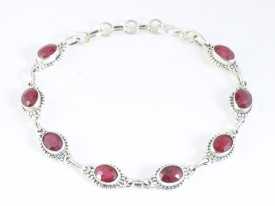 Bracelet artisanal en argent avec rubis