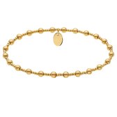 Gouden armband met kralen en een ovaal hangertje.
