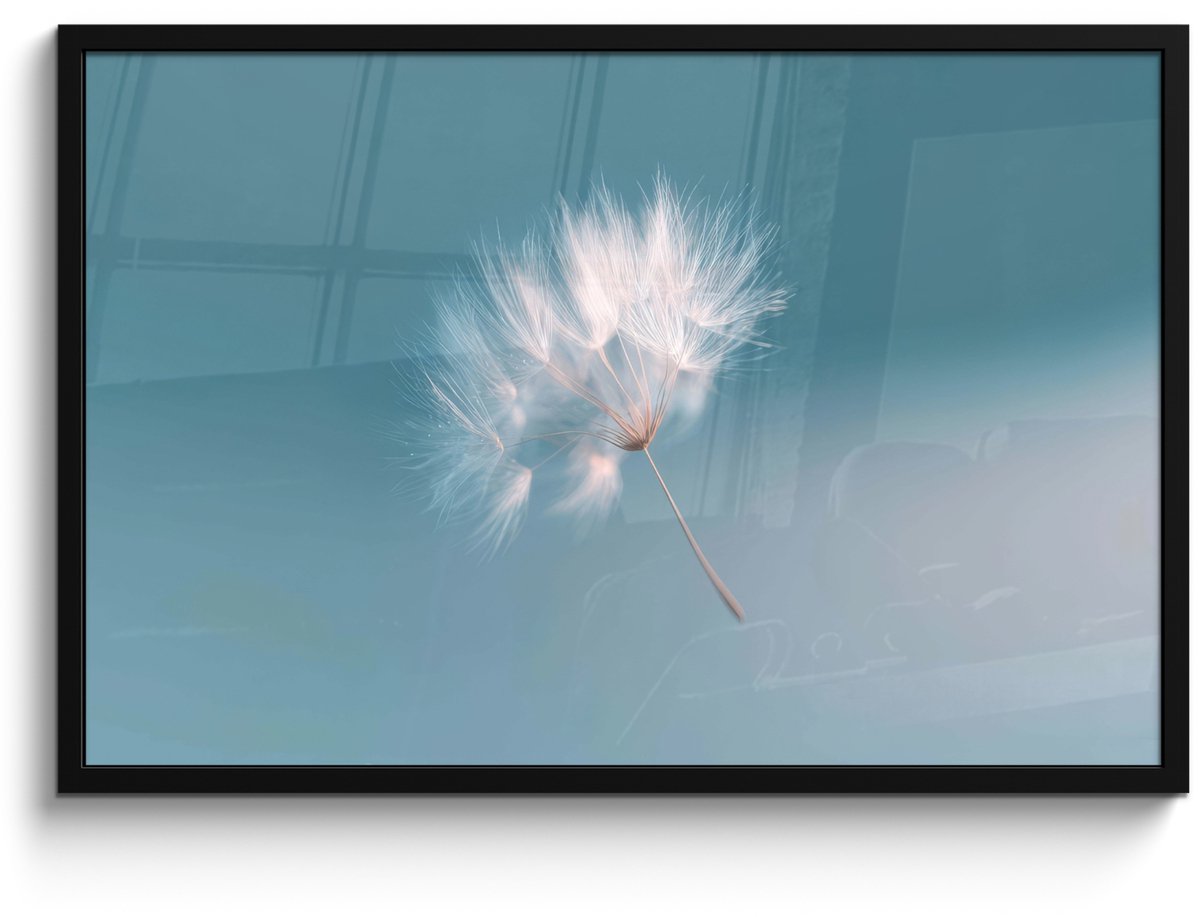 FrameYourWall Poster in lijst - Fotolijst 90x60 cm - Posters - Paardenbloempluisje - Blauw - Lucht - Posterlijst zwart - Decoratie - Wanddecoratie woonkamer - Muurdecoratie slaapkamer