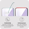Twee telefoonschermen, één gebarsten en één beschermd door een protector. Tekst: 'Krasbestendig Voorkom krassen en andere beschadigingen op je scherm' en 'Perfecte pasvorm Voor een naadloze aansluiting van je scherm'.