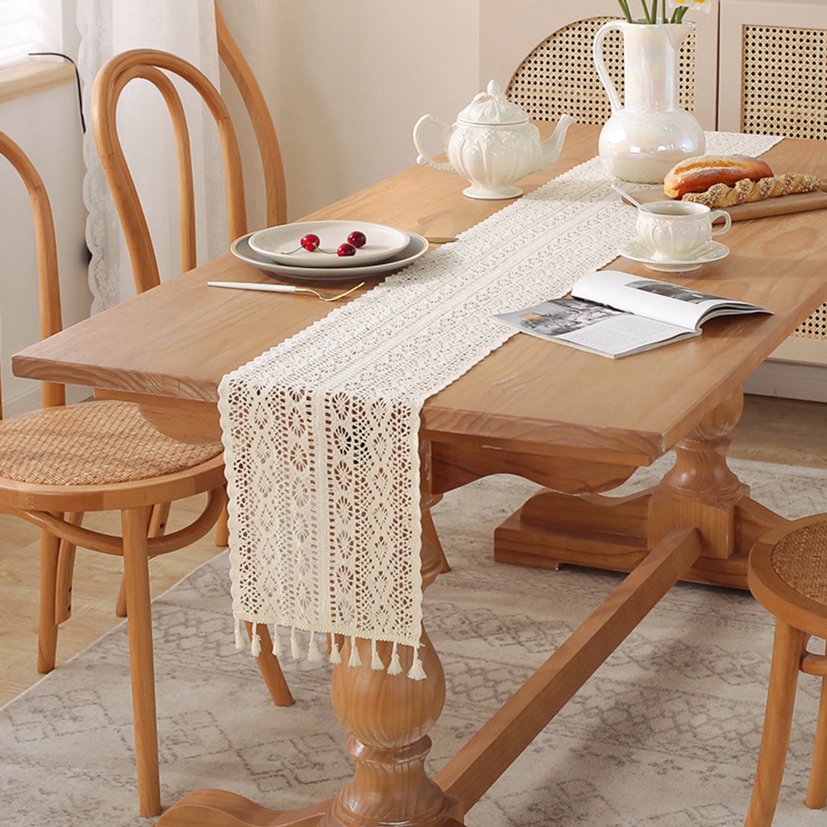 1x Bohemian Tafelloper - Gehaakte Kant & Pompons - Rustieke Bloemprint - 24x240cm Beige Tafelaccessoire