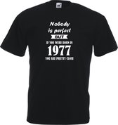 Mijncadeautje - Unisex T-shirt - Nobody is perfect - geboortejaar 1977 - zwart - maat M