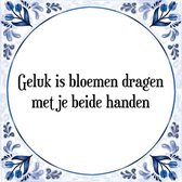 Tegeltje met Spreuk (Tegeltjeswijsheid): Geluk is bloemen dragen met je beide handen + Kado verpakking & Plakhanger