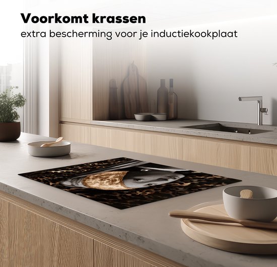 KitchenYeah® Inductie beschermer 71x52 cm - Meisje met de parel - Schilderij - Panterprint - Kookplaataccessoires - Afdekplaat voor kookplaat - Inductiebeschermer - Inductiemat - Inductieplaat mat