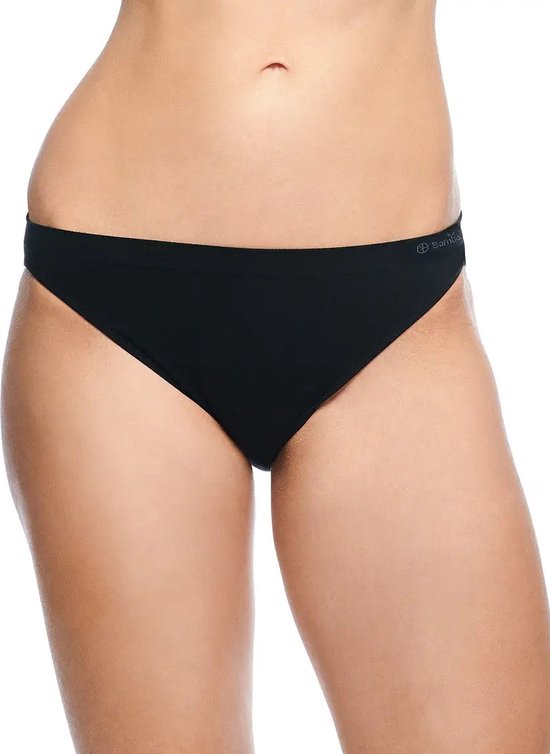Zwarte tailleslip van Bamboo Basics, gedragen door een model. Met logo op de tailleband.