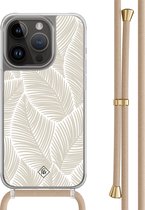 Casimoda® hoesje met beige koord - Geschikt voor iPhone 14 Pro - Palm Leaves Beige - Afneembaar koord - TPU/polycarbonaat - Bruin/beige