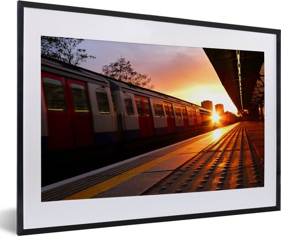 Fotolijst incl. Poster - Zonnestralen langs de rood met witte trein - 60x40 cm - Posterlijst