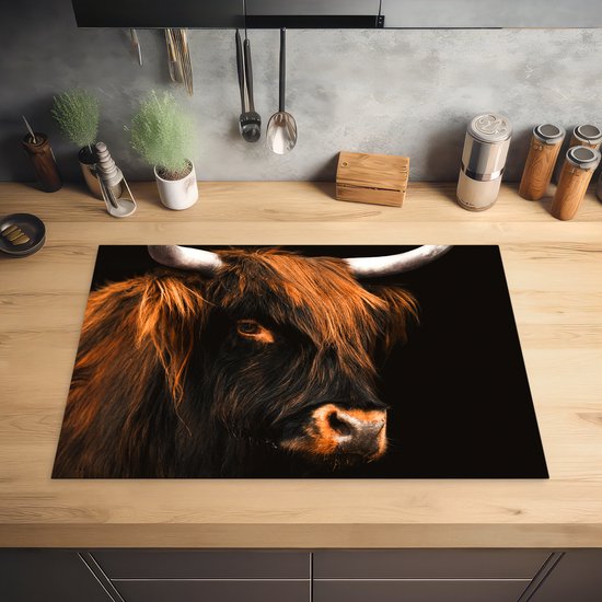 KitchenYeah® Inductie beschermer 76x51.5 cm - Schotse hooglander - Zwart - Vacht - Kookplaataccessoires - Afdekplaat voor kookplaat - Inductiebeschermer - Inductiemat - Inductieplaat mat