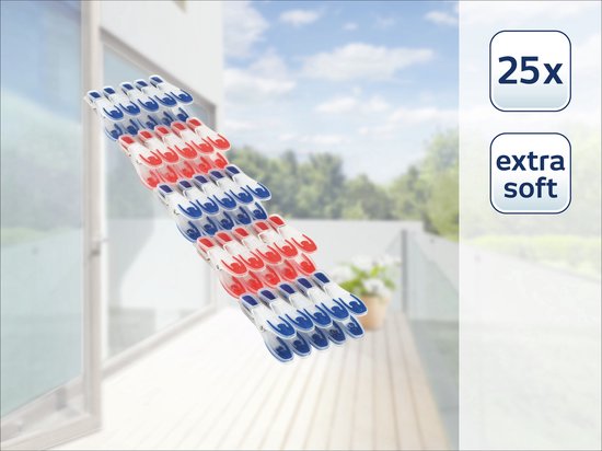 Une rangée de pinces à linge rouges, blanches et bleues sur un balcon avec le texte 25x extra soft.