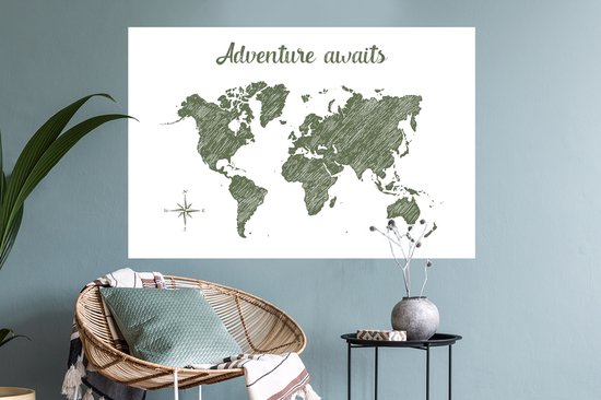 Sticker Muursticker Cartes du monde du monde vert foncé avec rayures et citation L'aventure vous attend - 90x60 cm - film adhésif autocollant - sticker mural repositionnable
