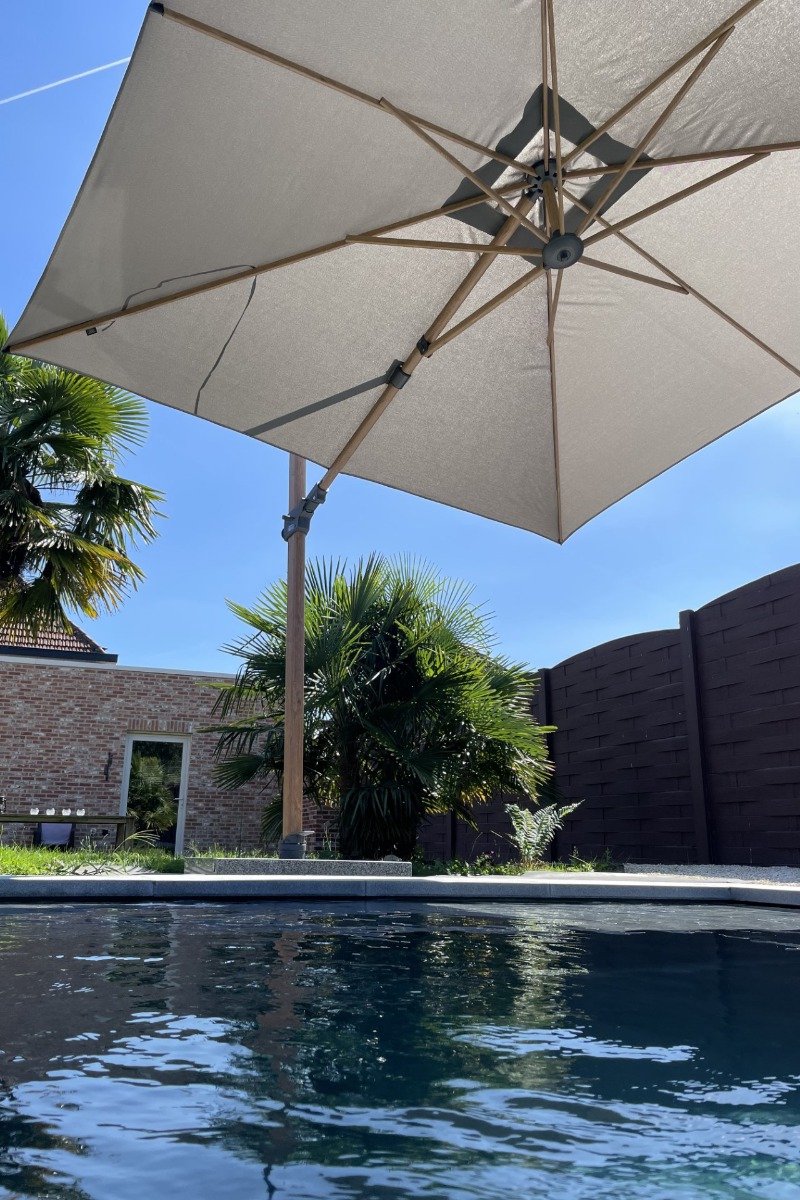 4 Seasons Outdoor Siesta Premium parasol déporté 300 x 300 cm - anthracite / cadre aspect bois
