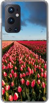 Geschikt voor OnePlus 9 Pro hoesje - Kleurrijke tulpen in Nederlands landschap - Siliconen Telefoonhoesje
