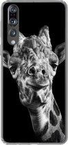 Geschikt voor Huawei P20 Pro hoesje - Giraffe tegen zwarte achtergrond in zwart-wit - Siliconen Telefoonhoesje