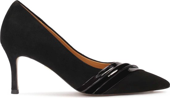 Chic pumps in black color