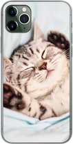 Geschikt voor iPhone 11 Pro Max hoesje - Kitten - Grappig - Bed - Kinderen - Jongens - Meisjes - Kids - Siliconen Telefoonhoesje