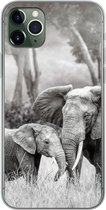 Coque iPhone 11 Pro Max - Bébé éléphant avec sa mère en noir et blanc - Coque de téléphone en Siliconen